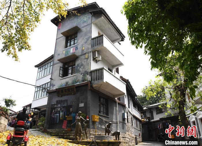 高端纯电大PK！极狐阿尔法S/T森林版PRO升级不加价 实力碾压对手